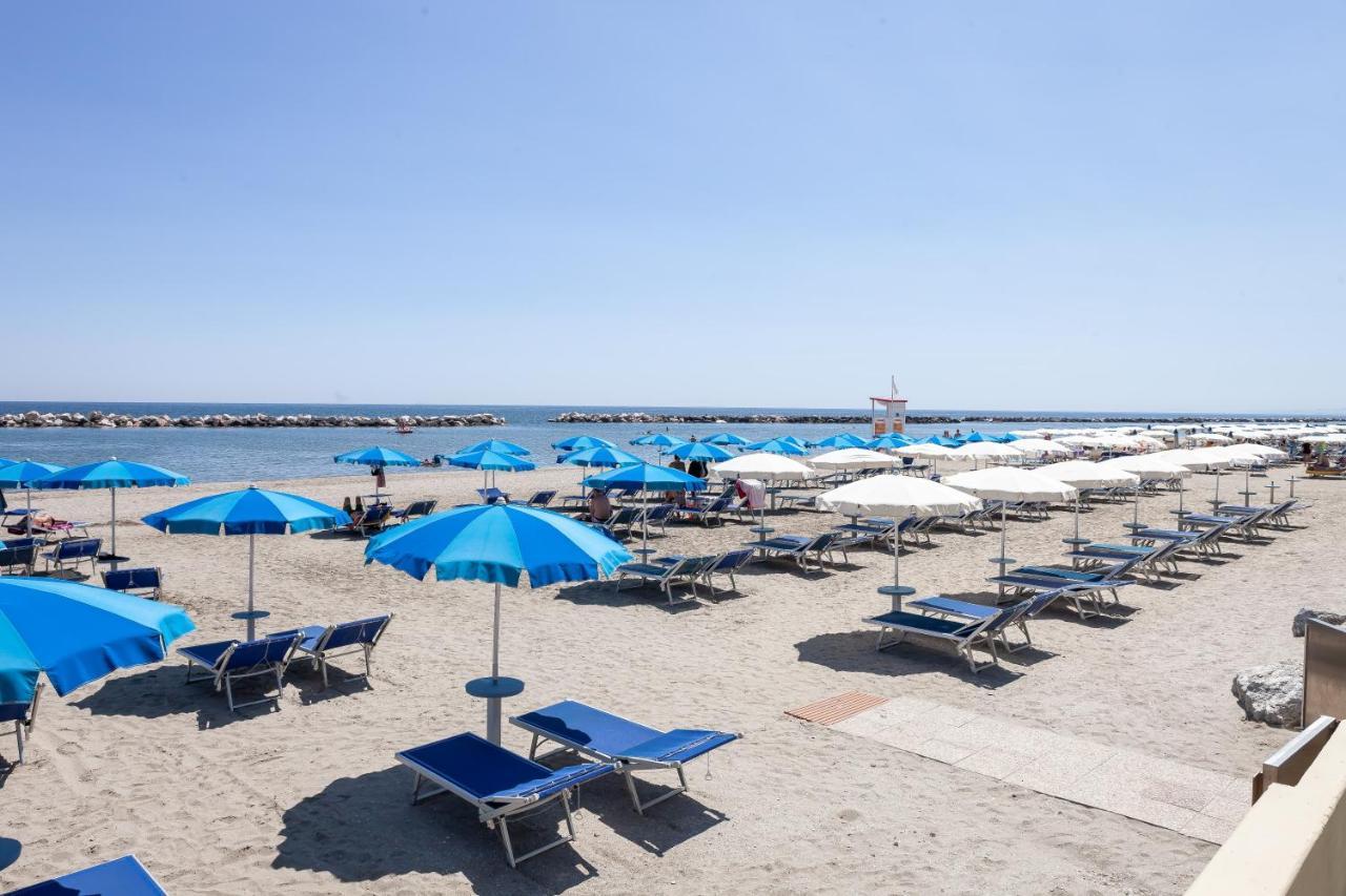 Hotel Primavera Sul Mare Лидо ди Савио Екстериор снимка
