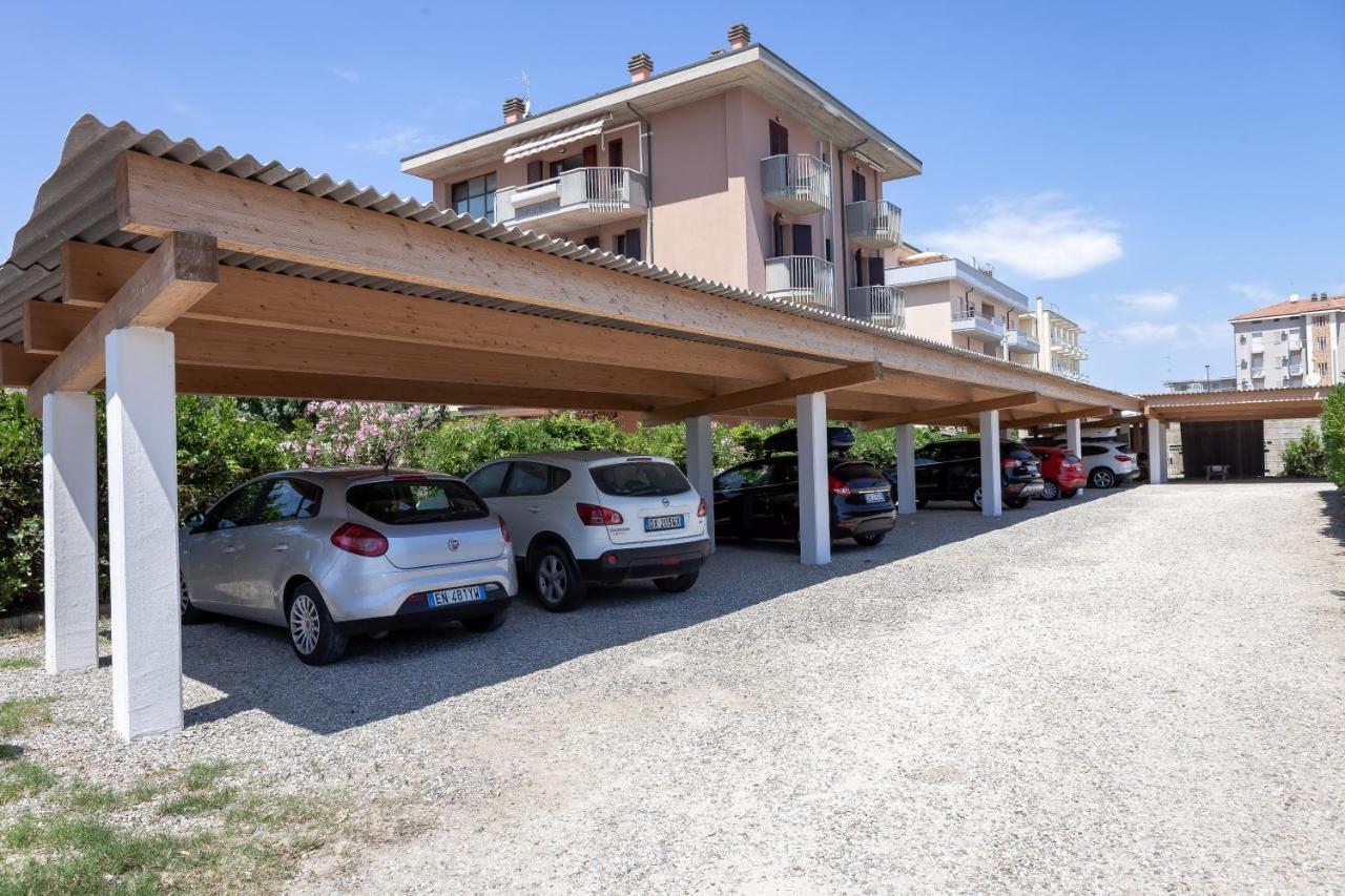 Hotel Primavera Sul Mare Лидо ди Савио Екстериор снимка
