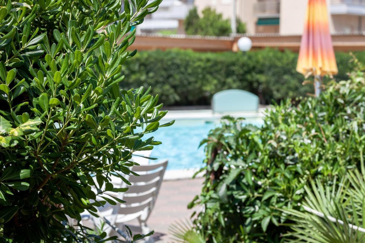 Hotel Primavera Sul Mare Лидо ди Савио Екстериор снимка