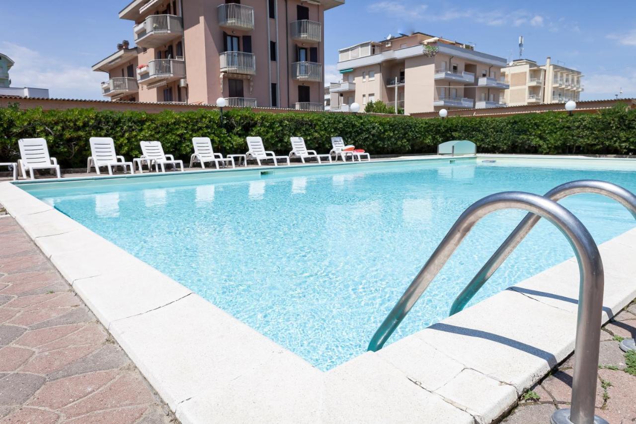 Hotel Primavera Sul Mare Лидо ди Савио Екстериор снимка