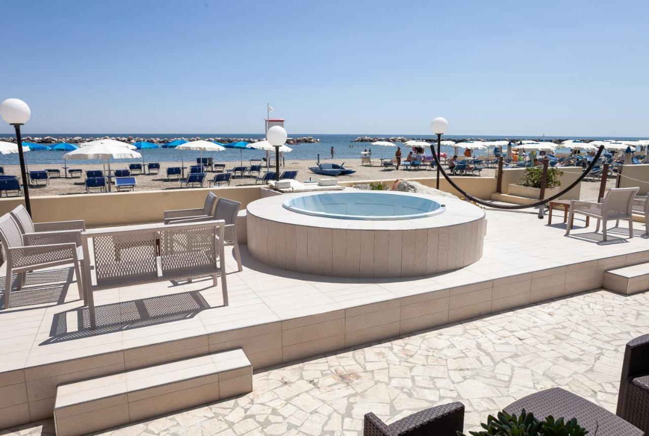 Hotel Primavera Sul Mare Лидо ди Савио Екстериор снимка