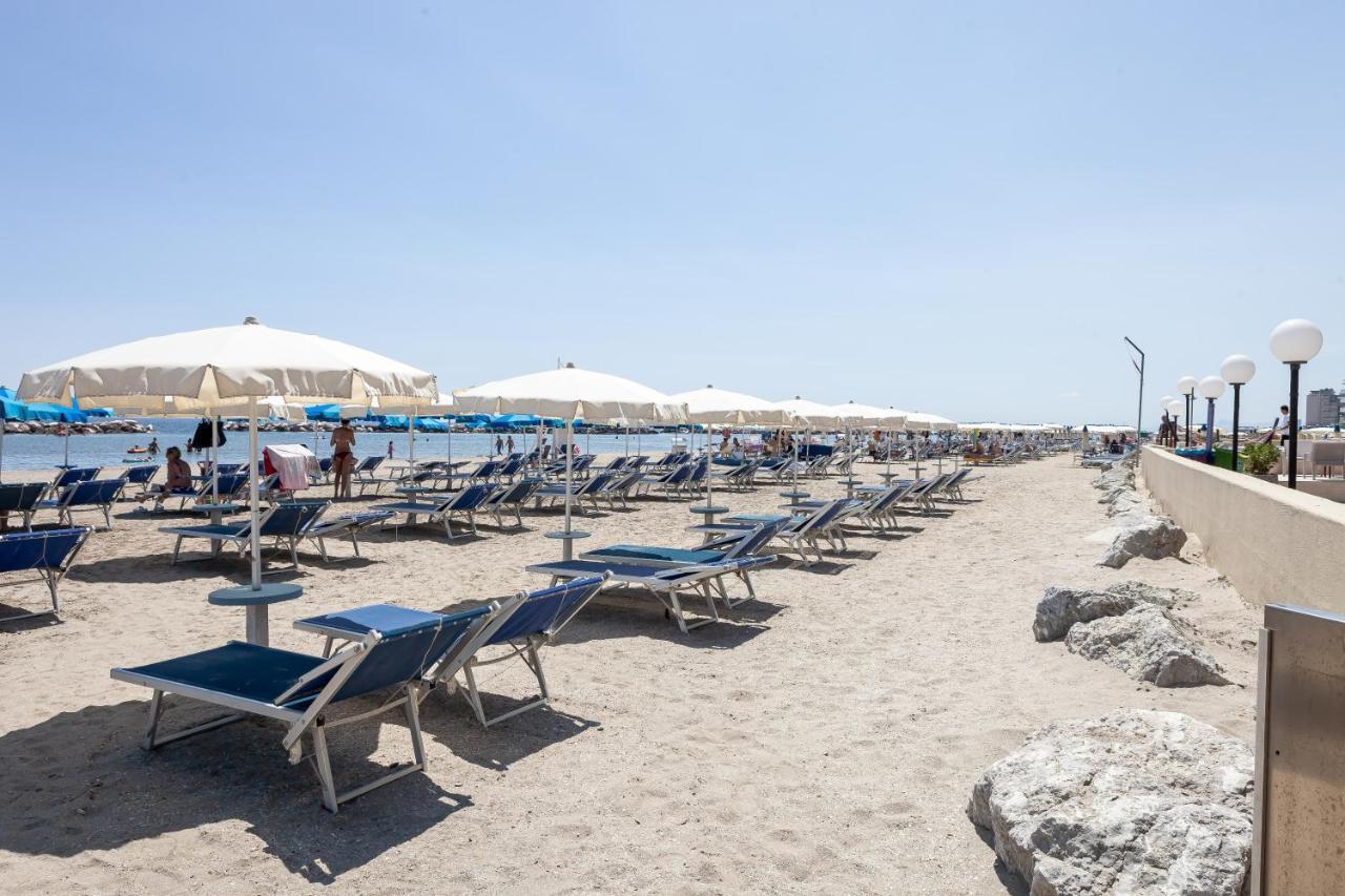 Hotel Primavera Sul Mare Лидо ди Савио Екстериор снимка