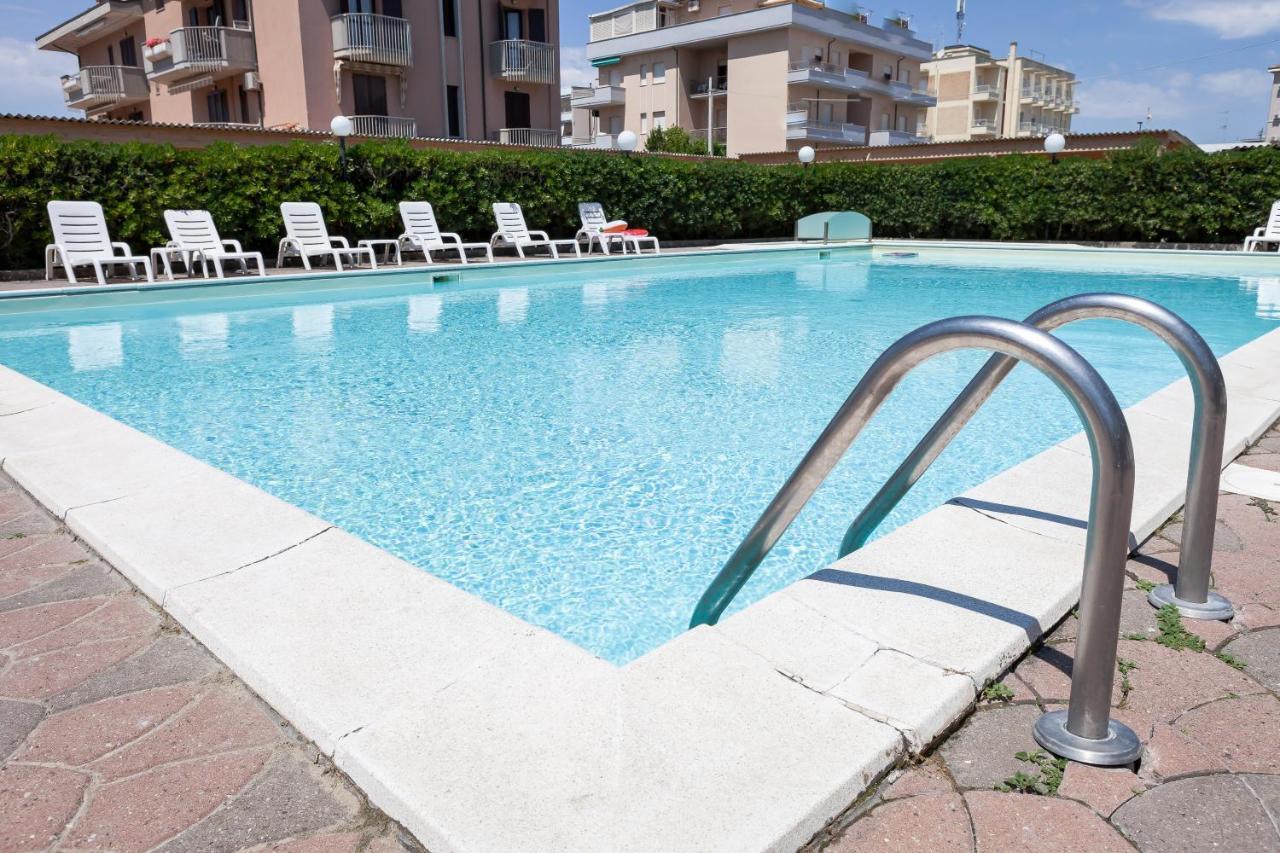 Hotel Primavera Sul Mare Лидо ди Савио Екстериор снимка