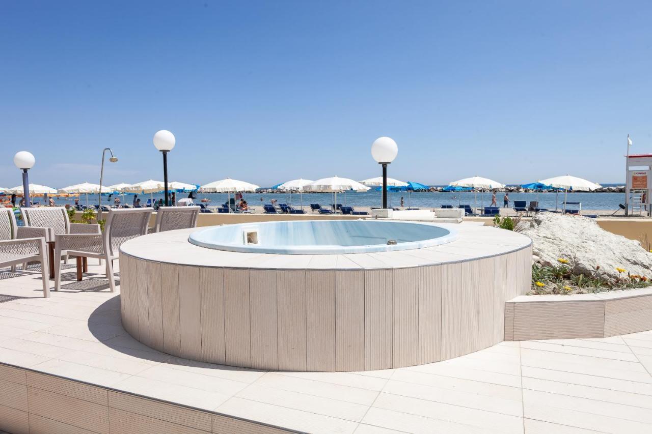 Hotel Primavera Sul Mare Лидо ди Савио Екстериор снимка