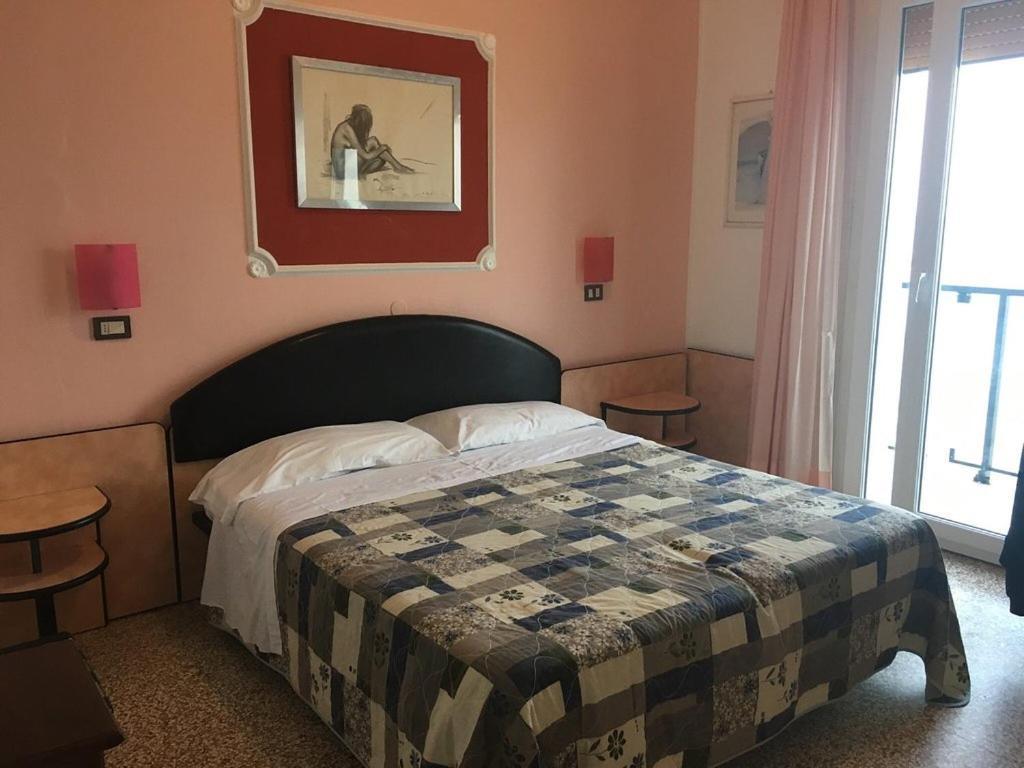 Hotel Primavera Sul Mare Лидо ди Савио Екстериор снимка