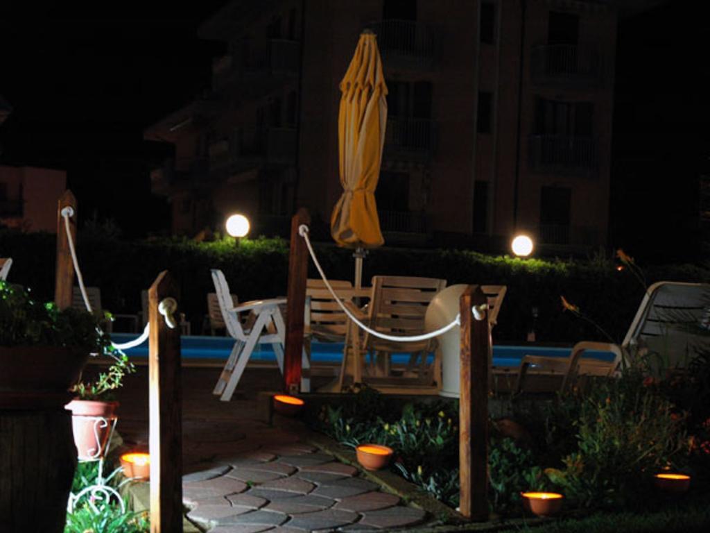 Hotel Primavera Sul Mare Лидо ди Савио Екстериор снимка