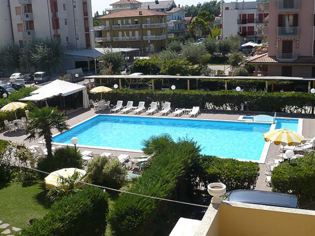 Hotel Primavera Sul Mare Лидо ди Савио Екстериор снимка