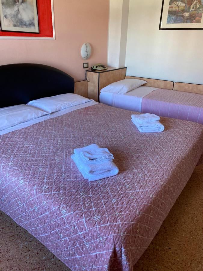 Hotel Primavera Sul Mare Лидо ди Савио Екстериор снимка