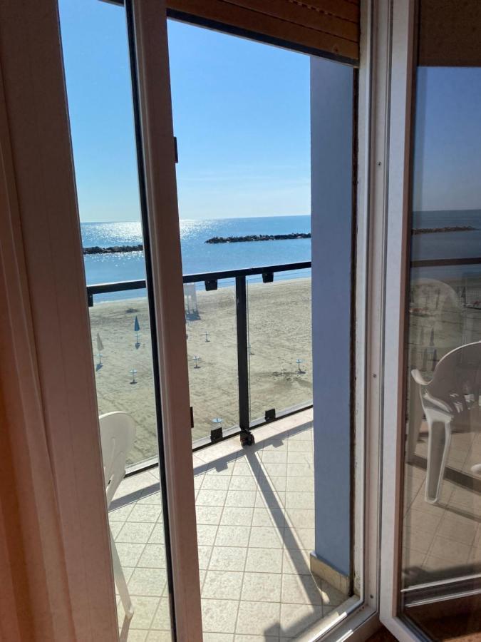 Hotel Primavera Sul Mare Лидо ди Савио Екстериор снимка