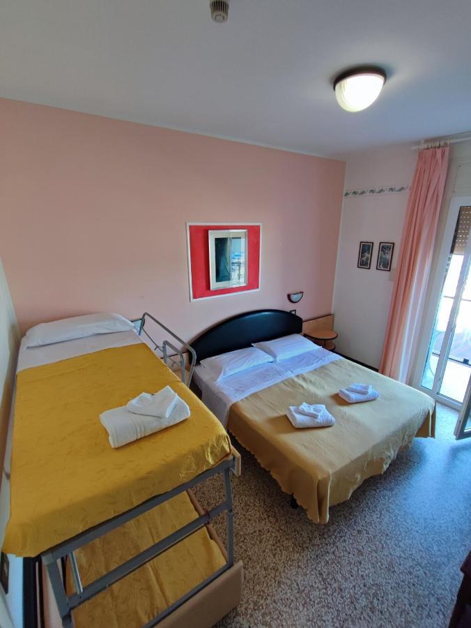Hotel Primavera Sul Mare Лидо ди Савио Екстериор снимка