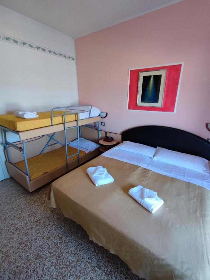 Hotel Primavera Sul Mare Лидо ди Савио Екстериор снимка