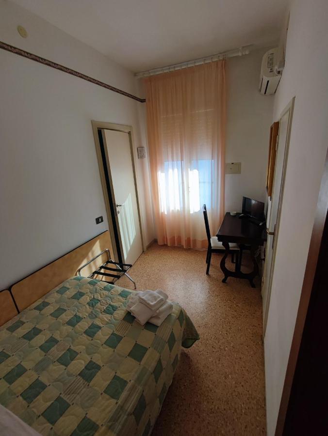 Hotel Primavera Sul Mare Лидо ди Савио Екстериор снимка