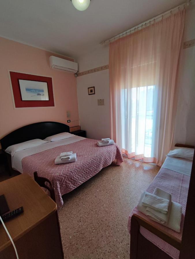 Hotel Primavera Sul Mare Лидо ди Савио Екстериор снимка