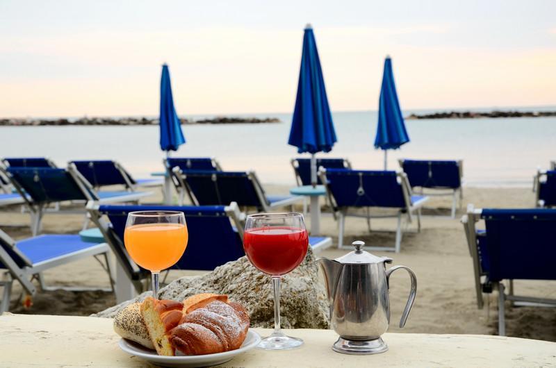 Hotel Primavera Sul Mare Лидо ди Савио Екстериор снимка