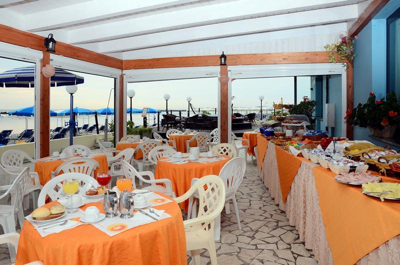Hotel Primavera Sul Mare Лидо ди Савио Екстериор снимка
